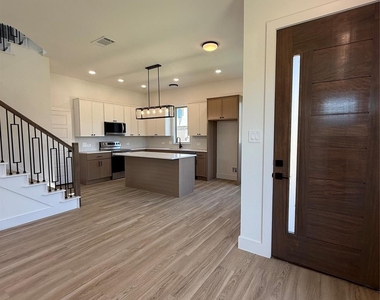 5634 Mesa Circle - Photo Thumbnail 2