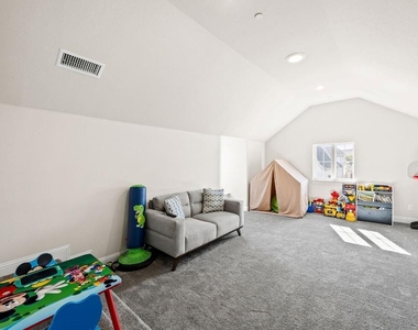 7618 Kiowana Court - Photo Thumbnail 21