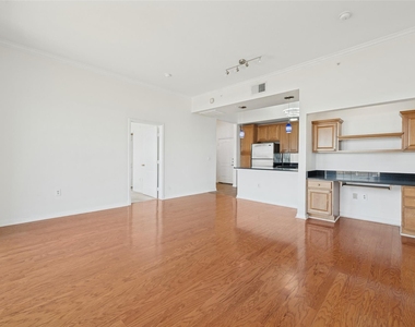 3225 Turtle Creek Boulevard - Photo Thumbnail 3