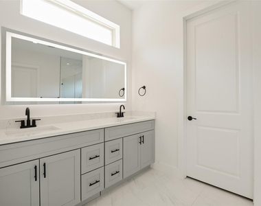 2654 Mount View Drive - Photo Thumbnail 14
