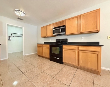 12908 Cedar Hollow Drive - Photo Thumbnail 7