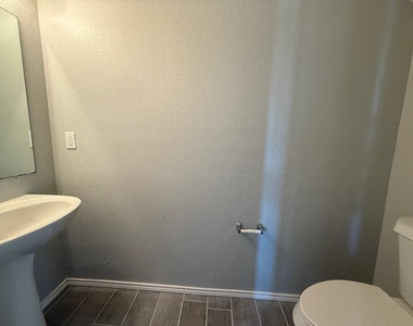 801 Flamingo Drive - Photo Thumbnail 7