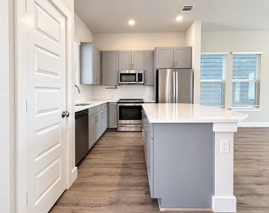 760 W Bedford Euless Road - Photo Thumbnail 4