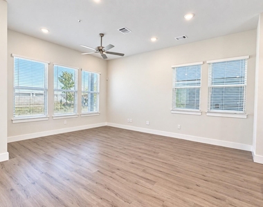 760 W Bedford Euless Road - Photo Thumbnail 2