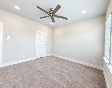 760 W Bedford Euless Road - Photo Thumbnail 8