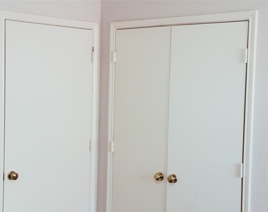 8140 Heritage Place Drive - Photo Thumbnail 13