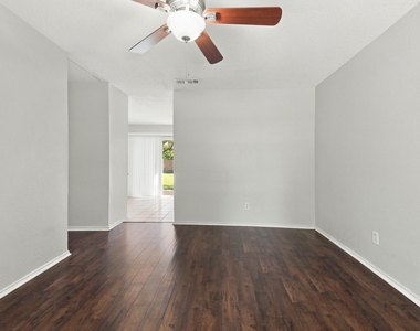1458 Shorehaven Drive - Photo Thumbnail 2
