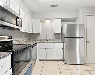 1458 Shorehaven Drive - Photo Thumbnail 6