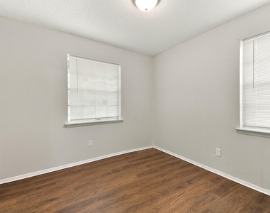 1458 Shorehaven Drive - Photo Thumbnail 11