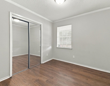 1458 Shorehaven Drive - Photo Thumbnail 12