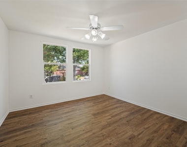 5221 Mountain Pointe Drive - Photo Thumbnail 6