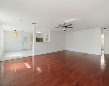 5221 Mountain Pointe Drive - Photo Thumbnail 2