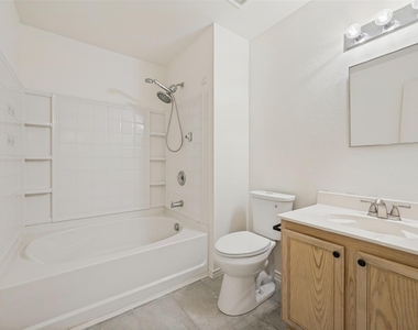 5221 Mountain Pointe Drive - Photo Thumbnail 10
