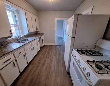 1026 Jeanette Street - Photo Thumbnail 5