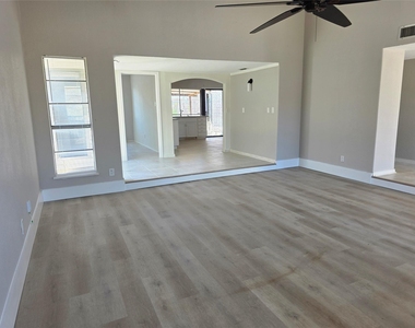 5148 Reed Drive - Photo Thumbnail 7
