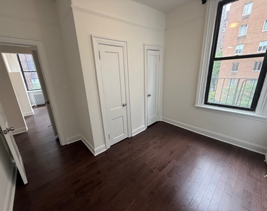 985 Lexington Avenue - Photo Thumbnail 5