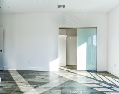 11639 Burbank - Photo Thumbnail 29