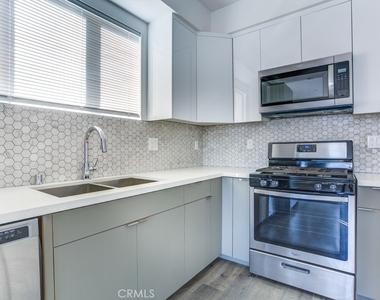 11639 Burbank - Photo Thumbnail 17