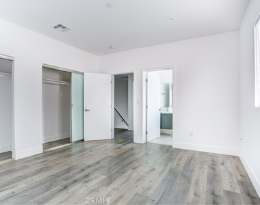 11639 Burbank - Photo Thumbnail 32