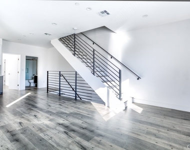 11639 Burbank - Photo Thumbnail 18