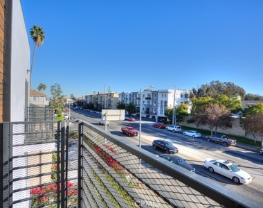 11639 Burbank - Photo Thumbnail 37