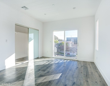 11639 Burbank - Photo Thumbnail 27