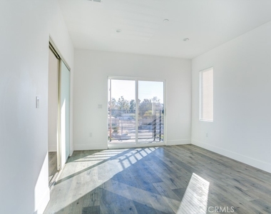 11639 Burbank - Photo Thumbnail 26