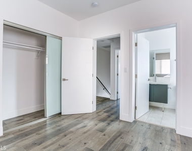 11639 Burbank - Photo Thumbnail 35