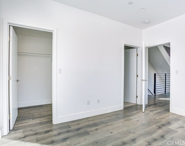 11639 Burbank - Photo Thumbnail 20