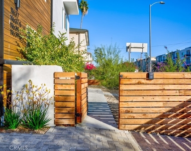 11639 Burbank - Photo Thumbnail 5
