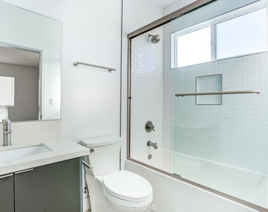 11639 Burbank - Photo Thumbnail 36