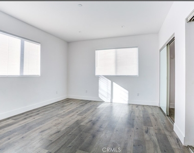 11639 Burbank - Photo Thumbnail 31