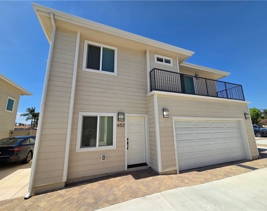 652 W Grand Avenue - Photo Thumbnail 1