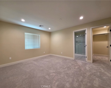 652 W Grand Avenue - Photo Thumbnail 10