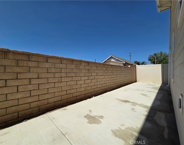 652 W Grand Avenue - Photo Thumbnail 19
