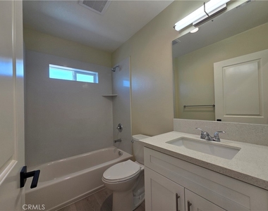652 W Grand Avenue - Photo Thumbnail 6