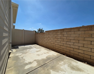 652 W Grand Avenue - Photo Thumbnail 20