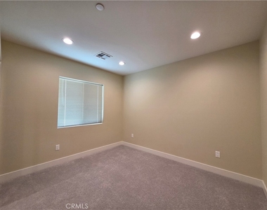 652 W Grand Avenue - Photo Thumbnail 15