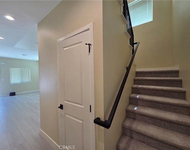 652 W Grand Avenue - Photo Thumbnail 7