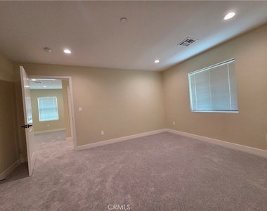 652 W Grand Avenue - Photo Thumbnail 13