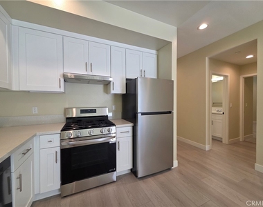 652 W Grand Avenue - Photo Thumbnail 5