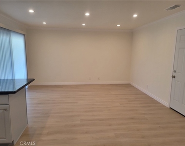 19037 Jeffrey Avenue - Photo Thumbnail 2