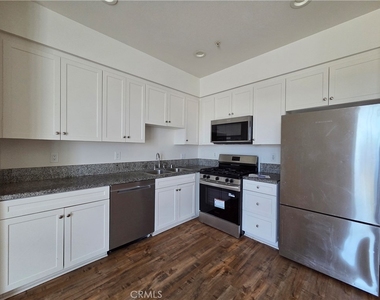 1836 Sichel Street - Photo Thumbnail 4