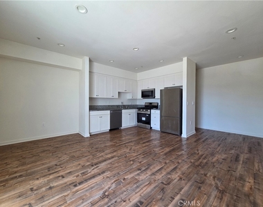 1836 Sichel Street - Photo Thumbnail 3