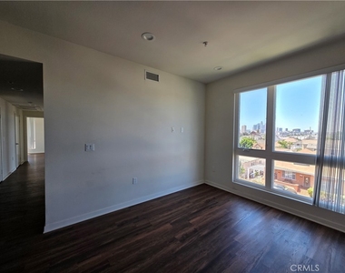 1836 Sichel Street - Photo Thumbnail 7