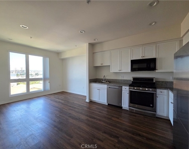 1836 Sichel Street - Photo Thumbnail 10