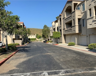 2040 Las Colinas Circle - Photo Thumbnail 1
