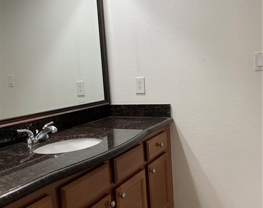 2040 Las Colinas Circle - Photo Thumbnail 10