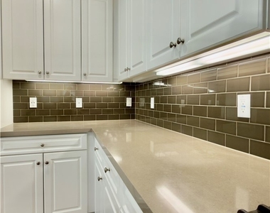 130 Greenleaf Drive - Photo Thumbnail 9