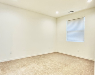 130 Greenleaf Drive - Photo Thumbnail 14